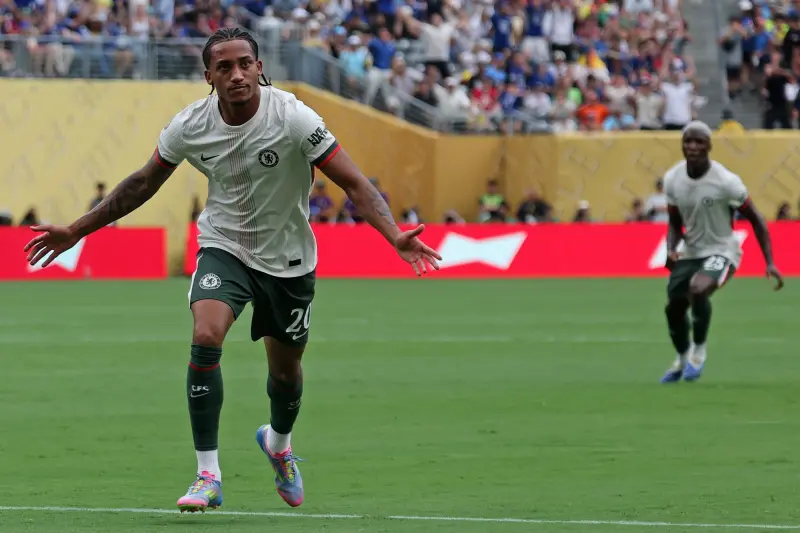 何朕宇：足球天才沦落业余联赛，从希望之星到身材走样之谜