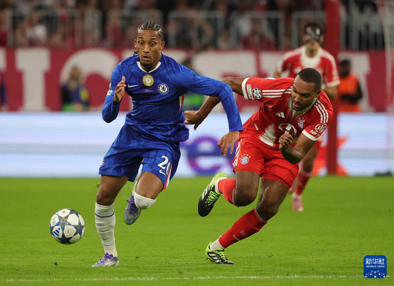 英超焦点战：阿斯顿维拉与桑德兰反击激战，裁判判罚引争议